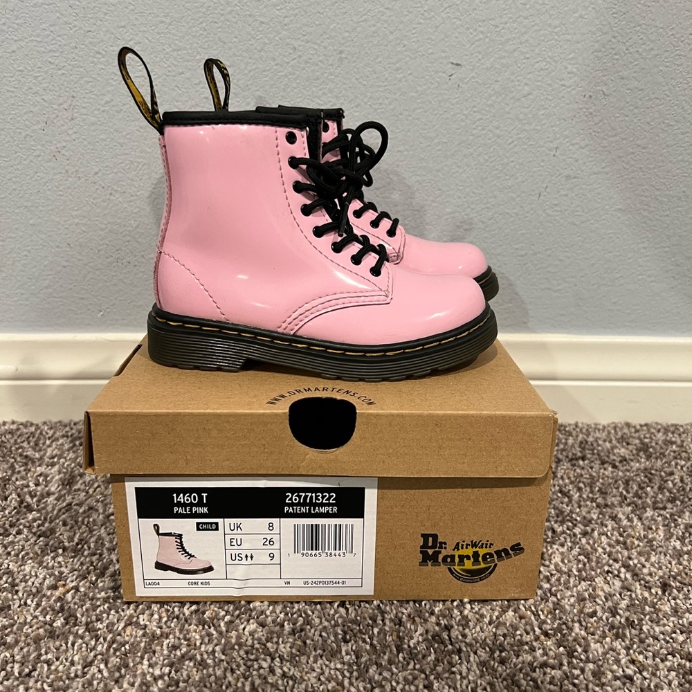 Girls, pink doc martens size 9 great condition